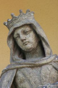 Fejtörő 21: Árpádházi Szent Erzsébet szobra
