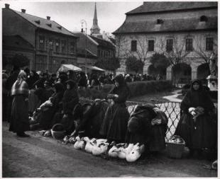 Kacsaáruló asszonyok az esztergomi piacon. Esztergom, 1916. november 4.