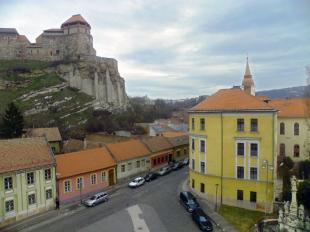 Kilátás a Mindszenty térre