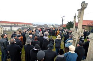 Szent Tamás napi megemlékezése a Szent Tamás-hegyi kápolna előtt. Fotó: MTI - Máthé Zoltán