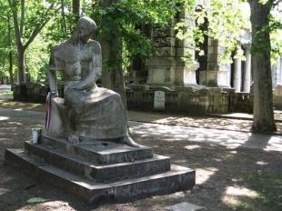Ady Endre síremléke a Kerepesi úti temetőben, Csorba Géza műve