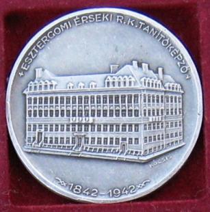 ESZTERGOMI RÓMAI KATOLIKUS TANITÓKÉPZŐ 1842-1942. hátlap